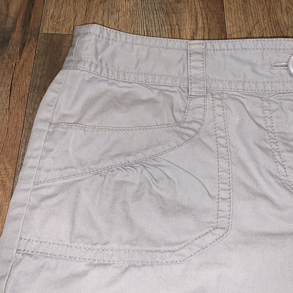 LOFT Size 10 Cuffed Shorts. - Picture 4 of 9